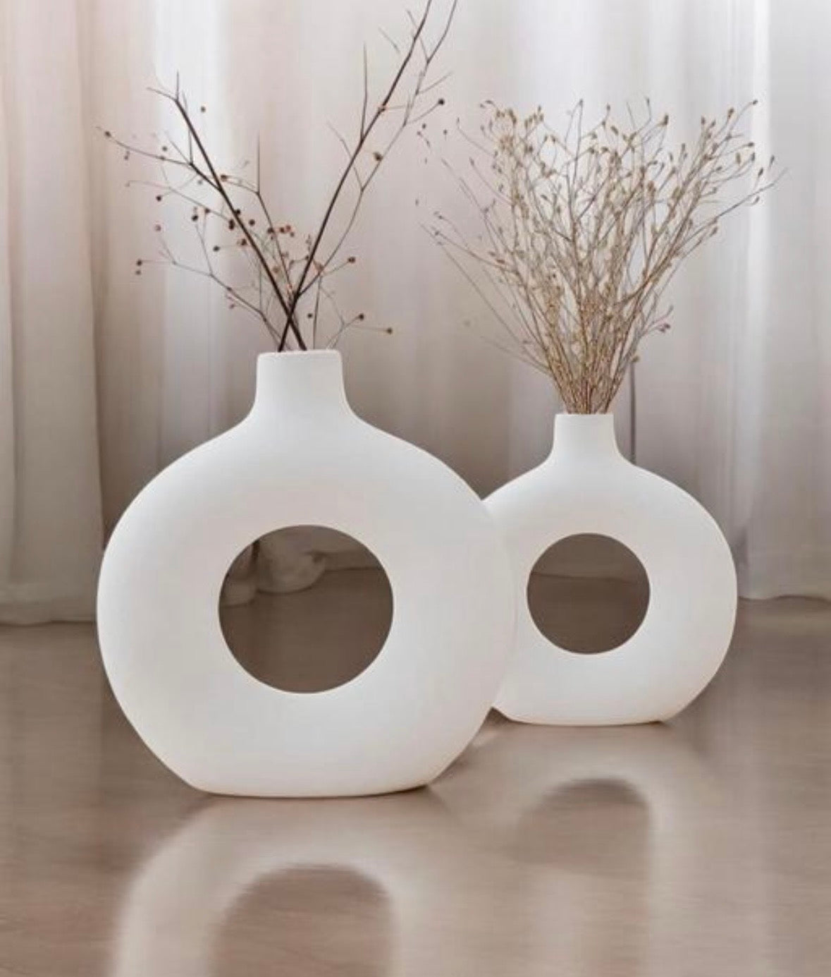 Minimalist Ceramic Donut Vase Set
- Pack of 2 (6.0 inch, 4.5 inch)